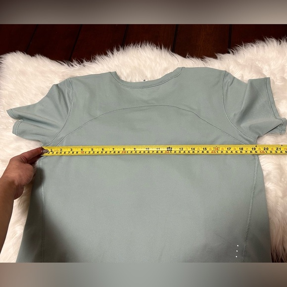 Lululemon Size 8 High-Neck Running and Training T-Shirt
Silver Blue Light Green - Picture 12 of 13
